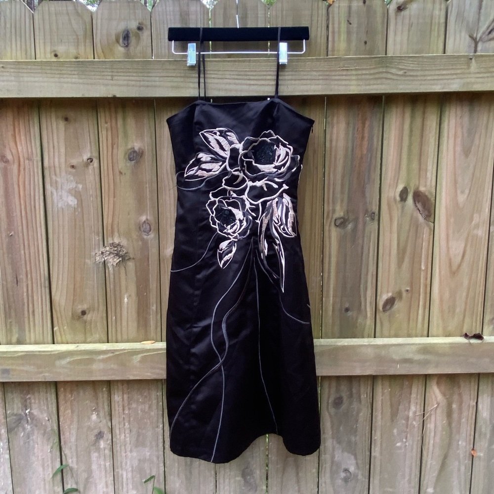 WHITE HOUSE BLACK MARKET Gorgeous Unique Cocktail Dress size 2